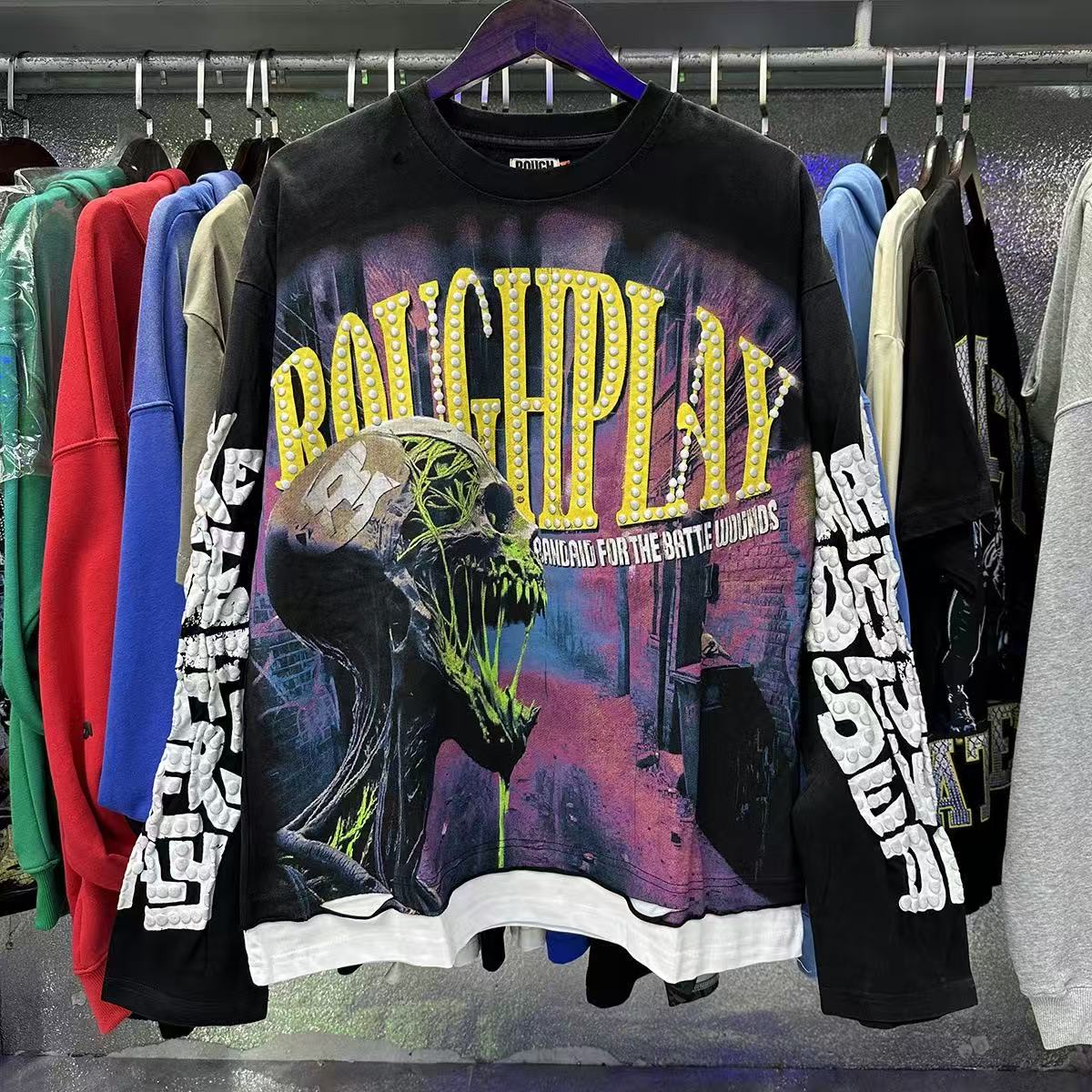 Roughplay Skull Graphic Long Sleeve T-Shirt